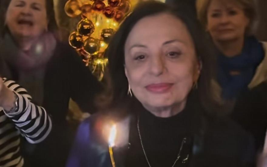 Αλεξίου και Γαλάνη τραγούδησαν το Τράβα Μπρος... στην εκδρομή για τα γενέθλια της Χαρούλας στη Χαλκίδα