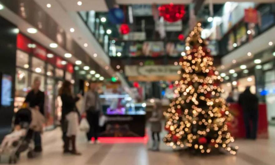 Τελευταία Κυριακή με ανοικτά καταστήματα: Στα 4,5 δισ. ευρώ ο τζίρος των Χριστουγέννων