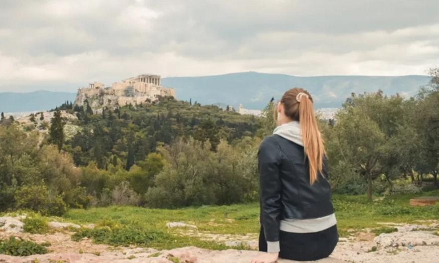 Καιρός: Αίθριος με τοπικές βροχές και πτώση της θερμοκρασίας