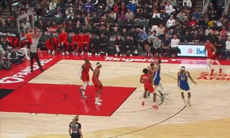 Απίθανος Στεφ Κάρι: Πέτυχε εντυπωσιακό καλάθι και φάουλ κόντρα στους Ράπτορς!