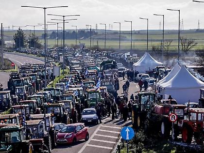 Τη Δευτέρα «κόβουν» την Ελλάδα στα δύο οι αγρότες – 14 μπλόκα και 4 αγροτικοί σύλλογοι λένε «ναι» σε διάλογο με την κυβέ