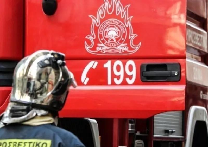 Καισαριανή: Εμπρηστική επίθεση σε φορτηγά εταιρείας διανομών – Κάηκαν και Ι.Χ.