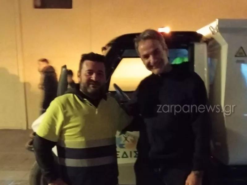 Στα Χανιά ο Κυριάκος Μητσοτάκης – Έκανε βόλτα στο Παλιό Λιμάνι