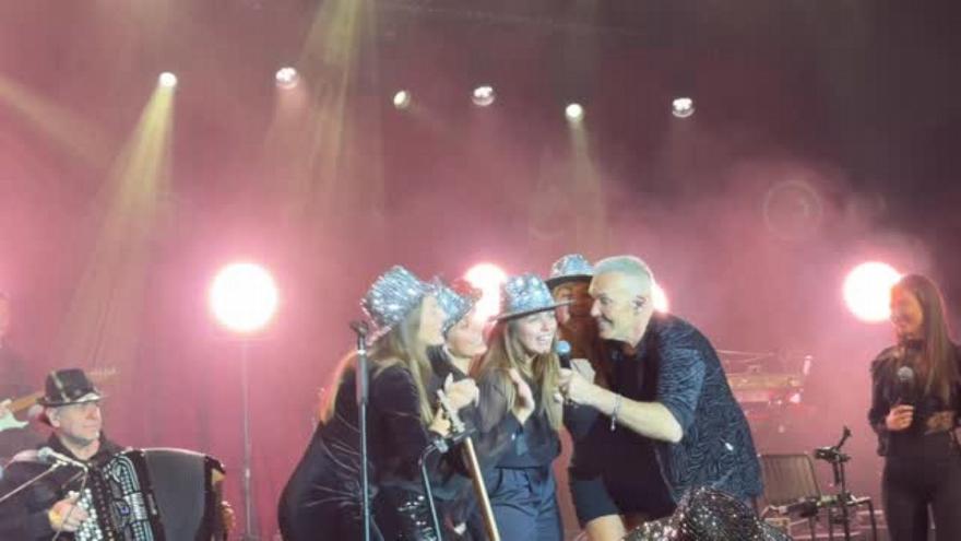 Στέλιος Ρόκκος: Ανέβασε στη σκηνή τις κολλητές της γυναίκας του να τραγουδήσουν μαζί του