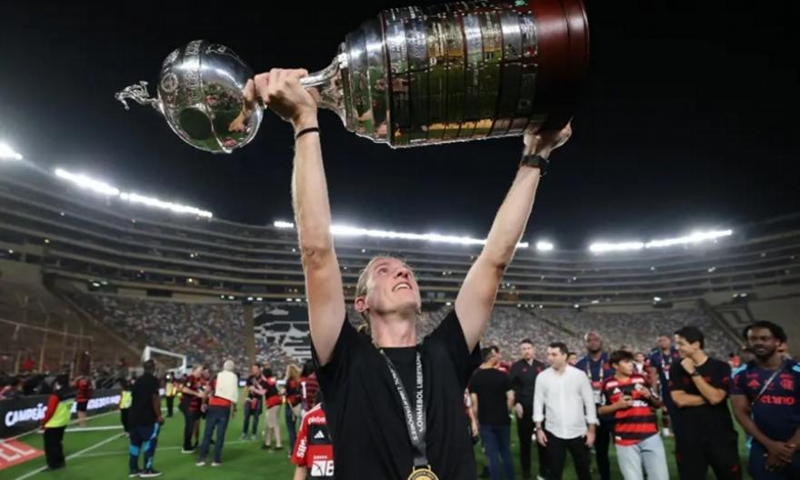 Στον πάγκο της Φλαμένγκο μέχρι το 2027 ο Φελίπε Λουίς