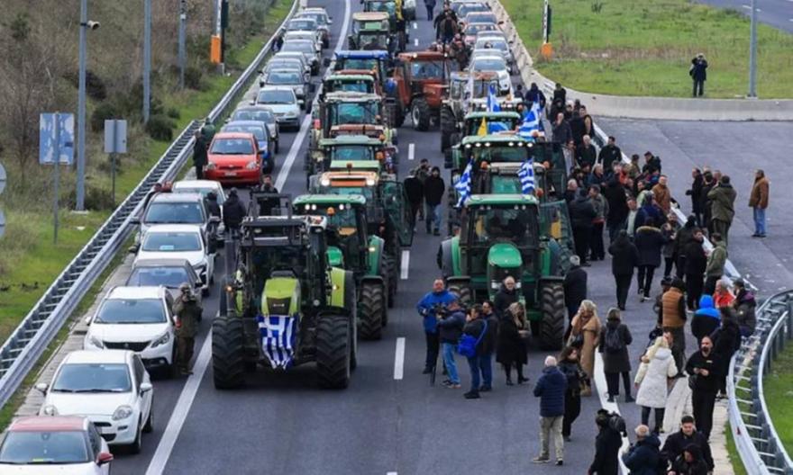 Χωρίς ορατή προοπτική εκτόνωσης τα μπλόκα