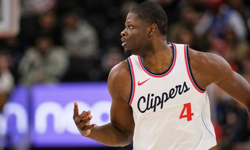 Υπέγραψε για έναν χρόνο στους Ράπτορς ο Μο Μπάμπα