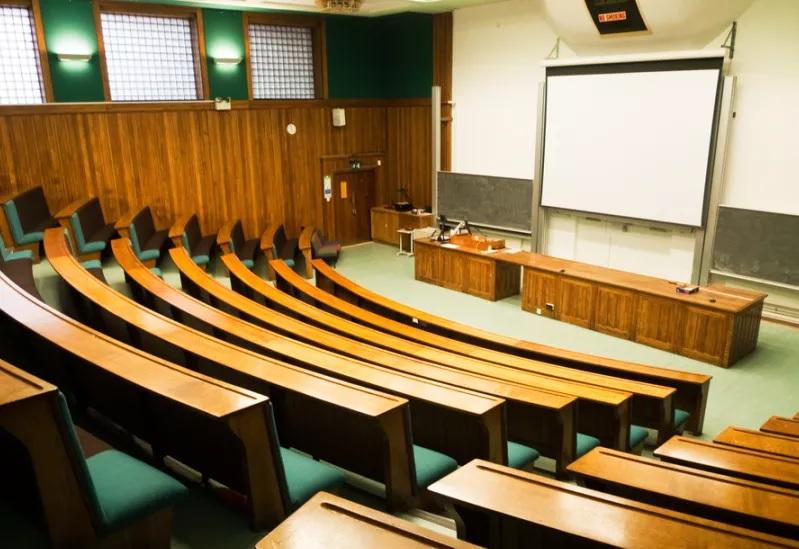 Παπαϊωάννου στον ΣΚΑΪ: 250.000 «αιώνιοι» φοιτητές διαγράφονται από τις 31 Δεκεμβρίου