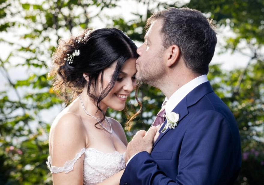 Ηλέκτρα Αστέρη - Ευτύχης Μπλέτσας: Μοιράζονται νέες φωτογραφίες από τον δεύτερο γάμο τους λίγο πριν βγει το 2025