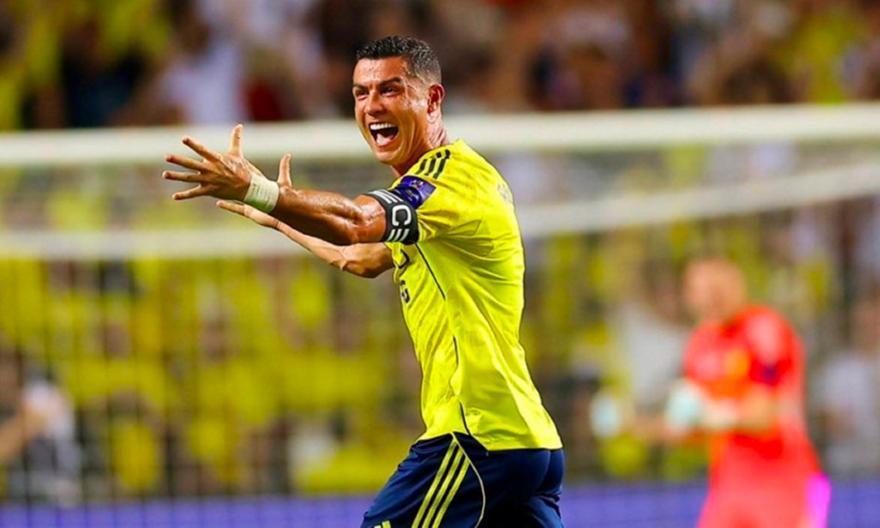 Τα βάζει και... κατά λάθος: Σκόραρε με την πλάτη και έφτασε τα 957 γκολ ο Κριστιάνο!