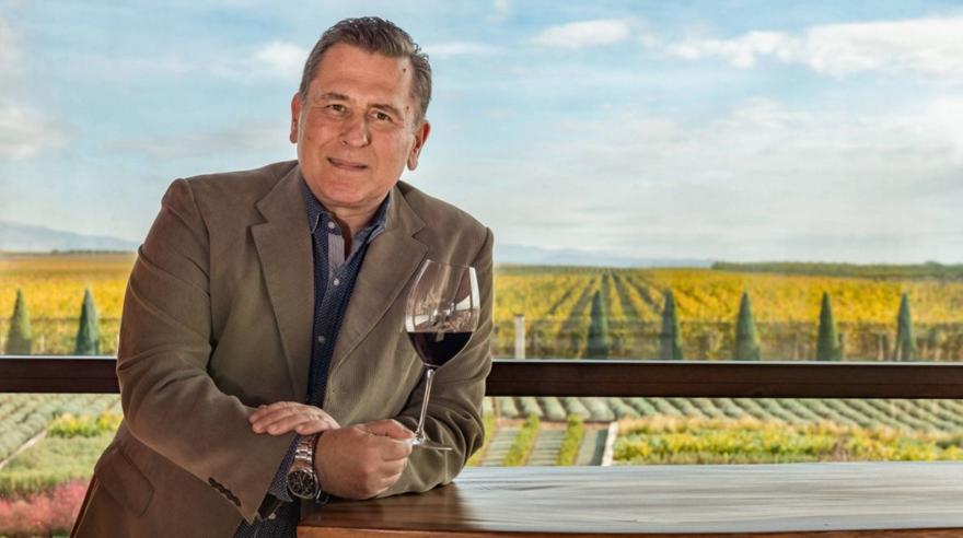 Άγγελος Ιατρίδης: «Το να περπατάς μέσα στον αμπελώνα σου είναι ταυτόχρονα γαλήνη και ευθύνη»