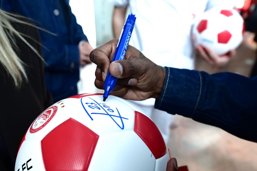 Ολυμπιακό: Επίσκεψη στο Παιδιατρικό Κέντρο Αθηνών