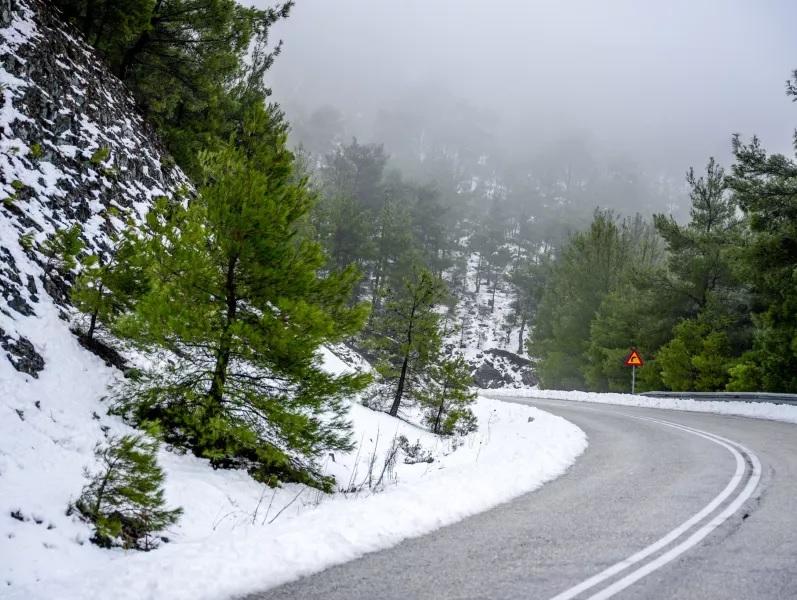 Καιρός: Μικρή άνοδος της θερμοκρασίας την Τρίτη - Πού θα χιονίσει - Πρόβλεψη για την Πρωτοχρονιά