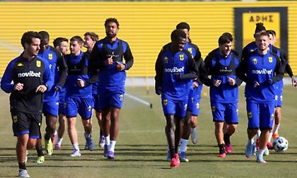 Εννέα πρώην ποδοσφαιριστές ζητούν να απαγορευθούν οι μεταγραφές του Άρη!