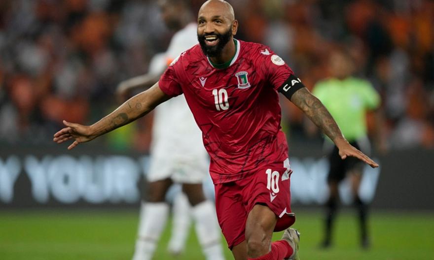 Εμίλιο Νσούε: Ο… παράνομος αρχηγός που αψήφησε τη FIFA και «ζωγράφισε» την γκολάρα του Κυπέλλου Εθνών Αφρικής!