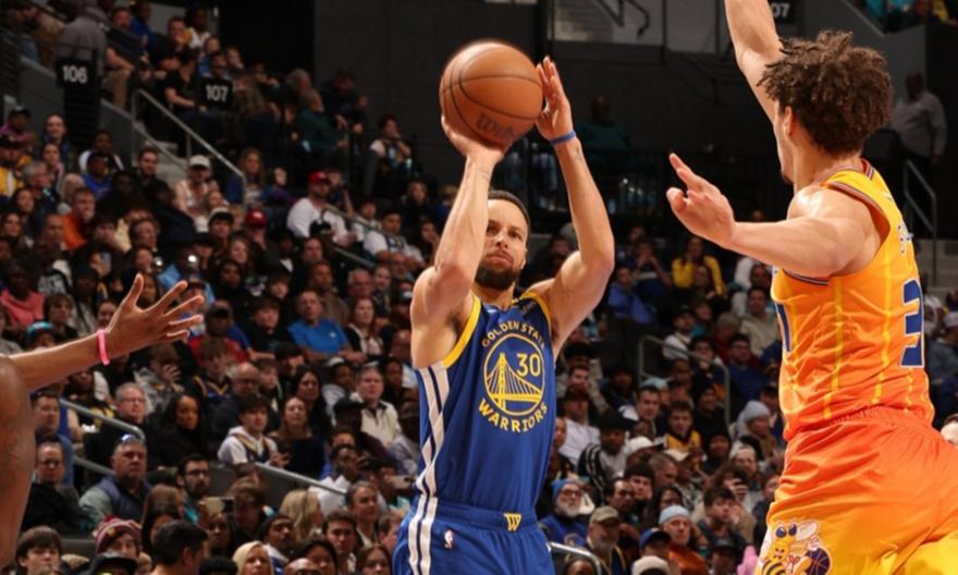 Άλωσαν τη Σάρλοτ με καταιγισμό τριπόντων και εκπληκτικό Στεφ Κάρι οι Γουόριορς!