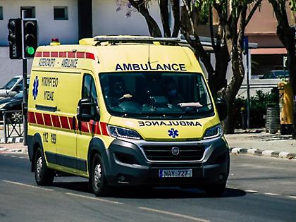 Κύπρος: Τραυματισμός σοκ 63χρονου - Πήγε να βοηθήσει γυναίκα να σταθμεύσει και εγκλωβίστηκε ο λαιμός του στην πόρτα