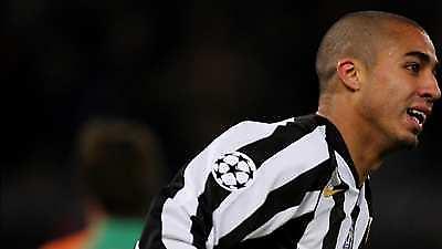 Tη πόρτα της εξόδου ανοίγει ο Τρεζεγκέ