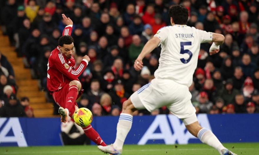 Άσφαιρη η Λίβερπουλ και επιστροφή στις... γκέλες με τη Λιντς!