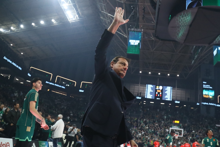 Παναθηναϊκός-Ολυμπιακός: Η θερμή χειραψία Αταμάν-Μπαρτζώκα πριν το τζάμπολ