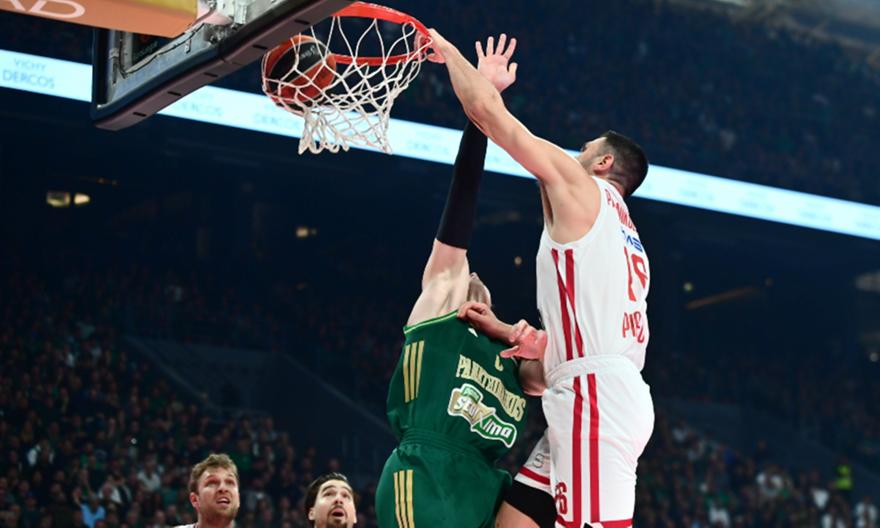 Τρομερό poster κάρφωμα του Παπανικολάου στον Όσμαν!