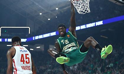 Μυθικό φόλοου κάρφωμα του Ναν πάνω από τον Χολ!