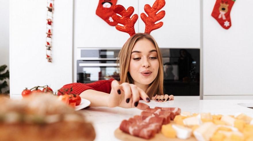 Μήπως τελικά η κραιπάλη των γιορτών δεν κάνει τόσο κακό; Τι λέει νέα έρευνα