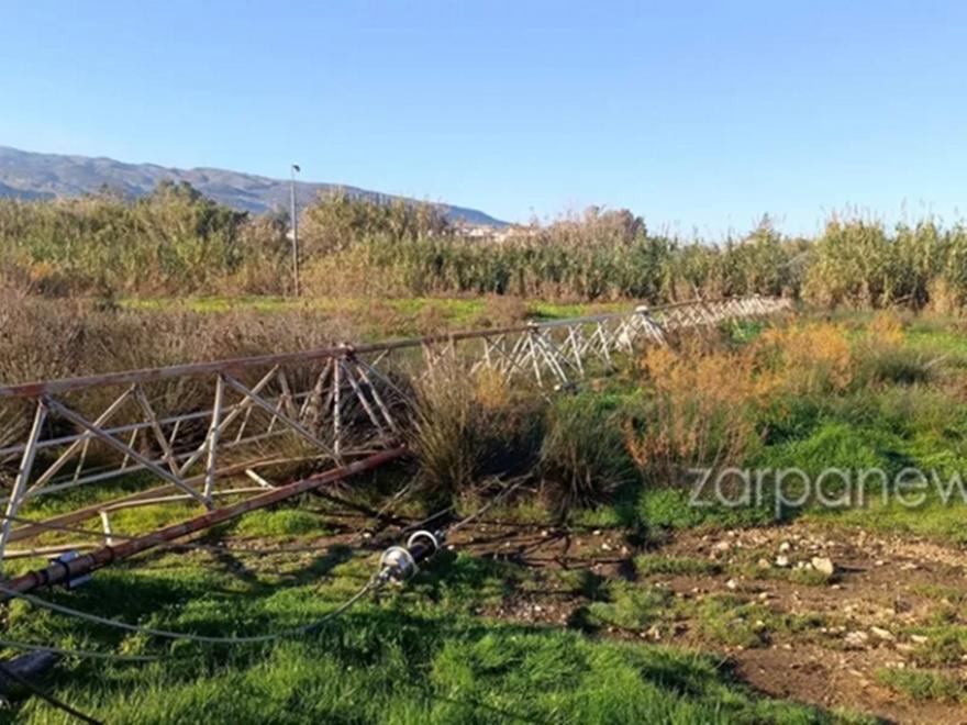 Έπεσε η κεραία της ΕΡΤ στη Σούδα - Υποψίες για δολιοφθορά, κομμένα τα συρματόσχοινα που συγκρατούσαν τον ιστό