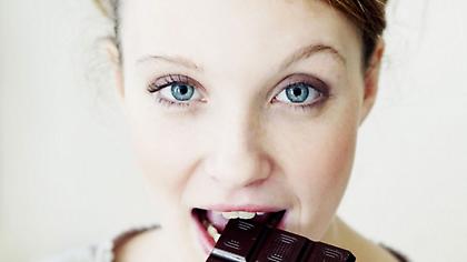 Μια ουσία της μαύρης σοκολάτας συμβάλλει στην αντιγήρανση, σύμφωνα με νέα μελέτη