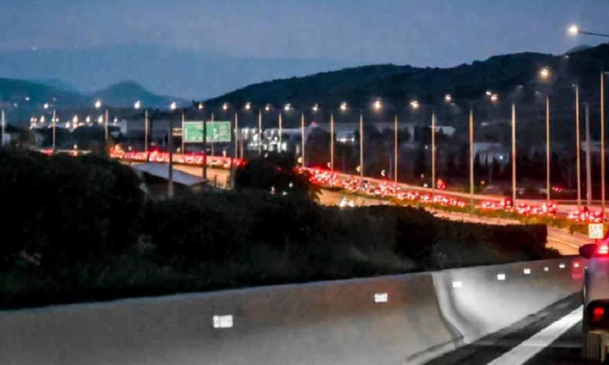 Με δυσκολίες και μεγάλες καθυστερήσεις η κυκλοφορία στην Εθνική Λαμίας-Αθήνας