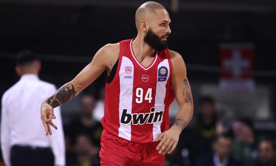 Ο... πεινασμένος Φουρνιέ ξαναχτυπά: Ξετρελάθηκε με τα τρίγωνα Πανοράματος και ψάχνει μαγαζιά στην Αθήνα!