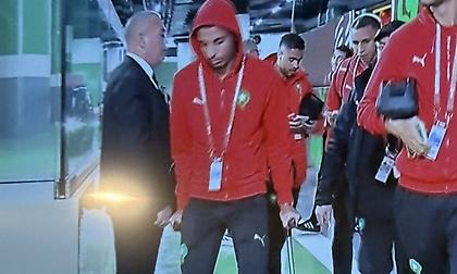 Πλήγμα στο Μαρόκο: Νοκ άουτ για το Κύπελλο Εθνών Αφρικής ο Ουναΐ - Εμφανίστηκε με πατερίτσες και νάρθηκα