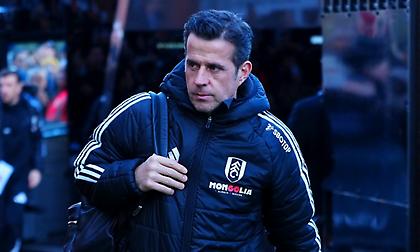 Καθυστερεί η σέντρα στο Φούλαμ - Λίβερπουλ, σημειώθηκε έκτακτο περιστατικό στις εξέδρες