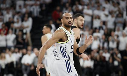 Έσπασε το αήττητο της Μπεσίκτας με 100άρα η Φενέρ πριν τον Ολυμπιακό!