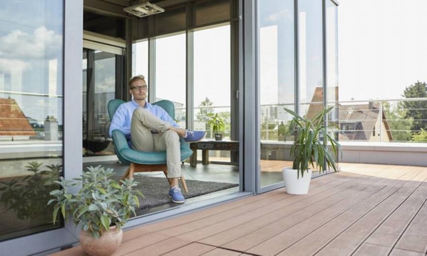 H γενιά των Singles: Γιατί οι εργένηδες γύρω μας είναι περισσότεροι από ποτέ