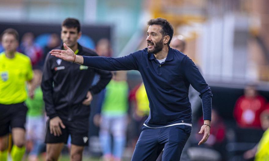 Έξαλλοι οπαδοί της Βαλένθια υποδέχθηκαν με... άγριες διαθέσεις παίκτες και Κορμπεράν στο αεροδρόμιο