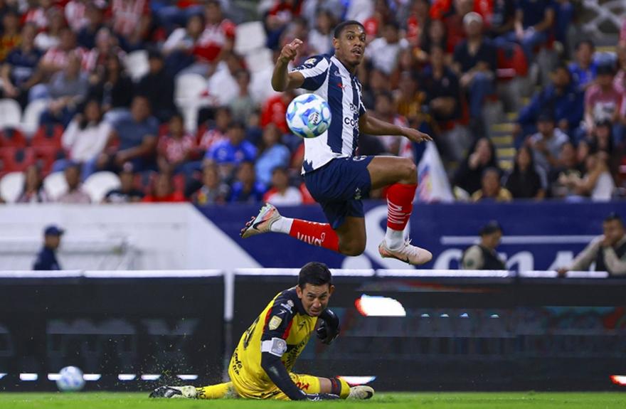 Έσπασε το ρόδι με γκολάρα ο Μαρσιάλ στο Μεξικό