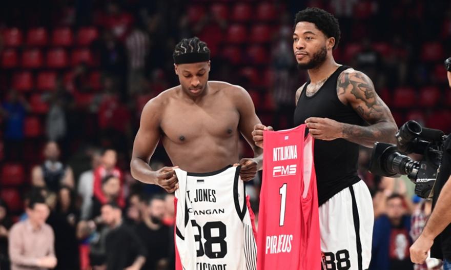 Ζέρβας: «Μια από τις πιο δυνατές front line πια στον Ολυμπιακό - Μπορεί να αλλάξει τα δεδομένα ο Τζόουνς»