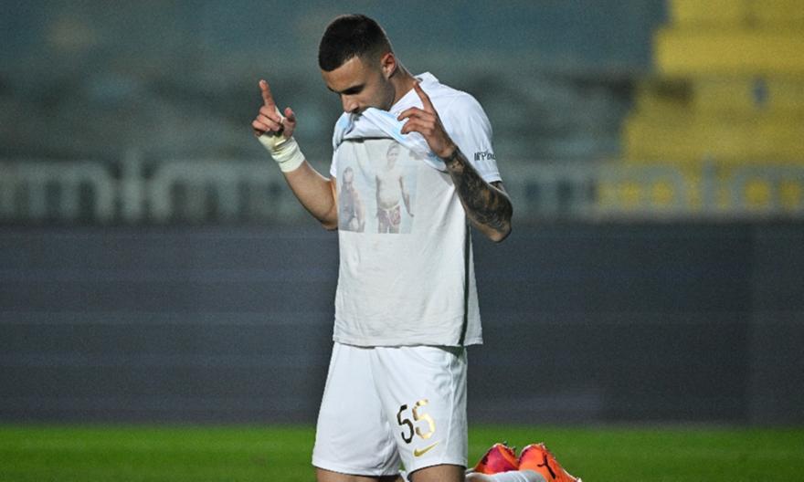 Ενδιαφέρον Εστορίλ για Χρυσόπουλο