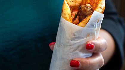 Έχει ο Γιώργος στον Πειραιά το καλύτερο σουβλάκι στην πόλη;