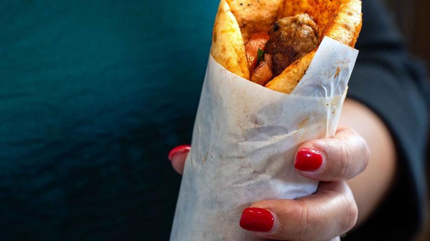 Έχει ο Γιώργος στον Πειραιά το καλύτερο σουβλάκι στην πόλη;