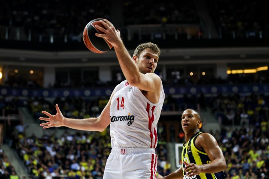 Απουσίες και Φενέρ λύγισαν στο φινάλε τον Ολυμπιακό στην Πόλη