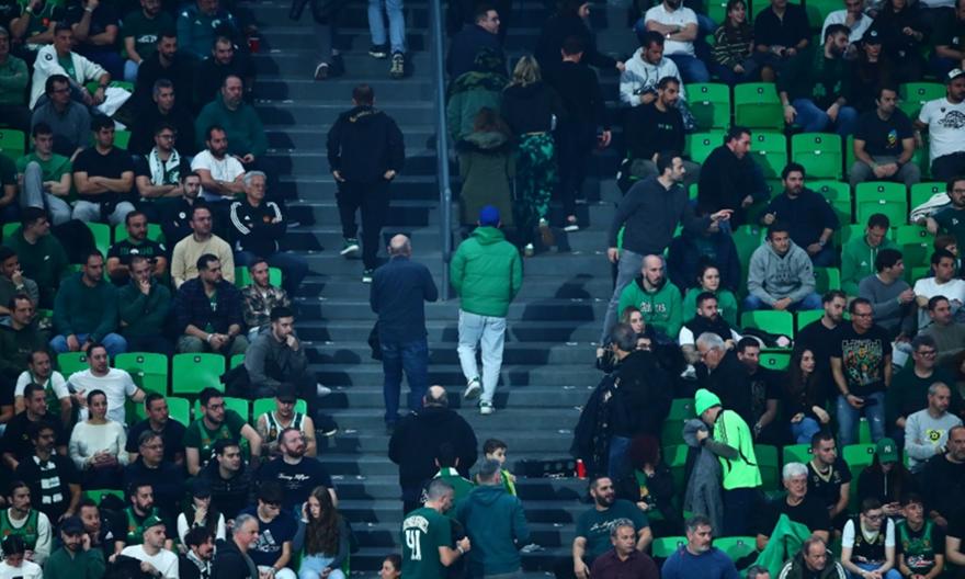 Αποδοκιμασίες με τη λήξη του αγώνα από τους οπαδούς του Παναθηναϊκού - Κόσμος έφευγε από το ΟΑΚΑ πριν το φινάλε