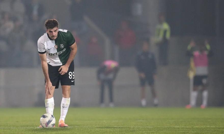 Ο Ιωαννίδης έγινε αναγκαστική αλλαγή στο ματς της Σπόρτινγκ με την Γκιμαράες