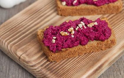 Πέστο παντζαριού με καρύδι