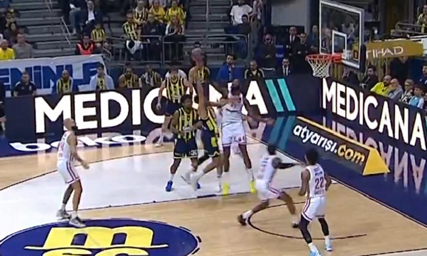 Το μεγαλοπρεπές μπλοκ του Χολ στον Μπόλντγουιν!