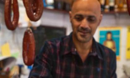 Μοιρόπουλος: Στο αυθεντικό μπακάλικο των Εξαρχείων που πέρασε από πατέρα σε γιο