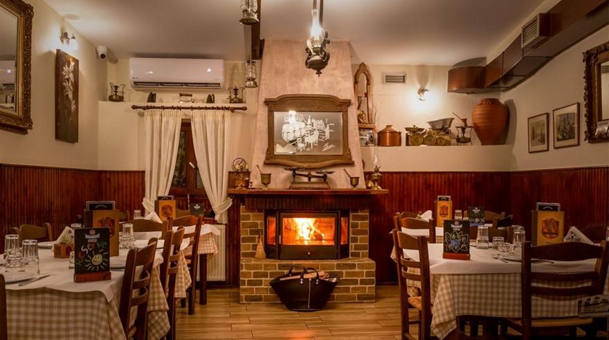 10 ταβέρνες με τζάκι στην Αθήνα για φαγητό δίπλα στη φωτιά