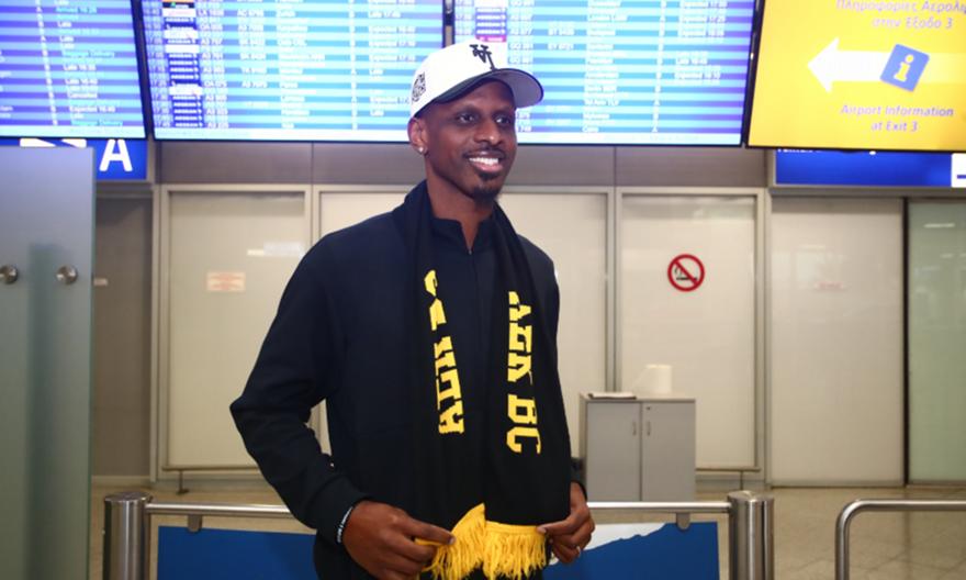 Έφτασε στην Αθήνα για την ΑΕΚ ο Νάναλι