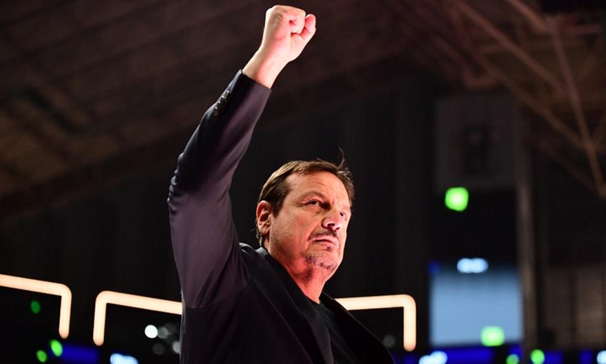 Τρομερή ατμόσφαιρα στο ΟΑΚΑ: Αποθέωση για Αταμάν και παίκτες - Με υψωμένες γροθιές απάντησε ο Τούρκος κόουτς!